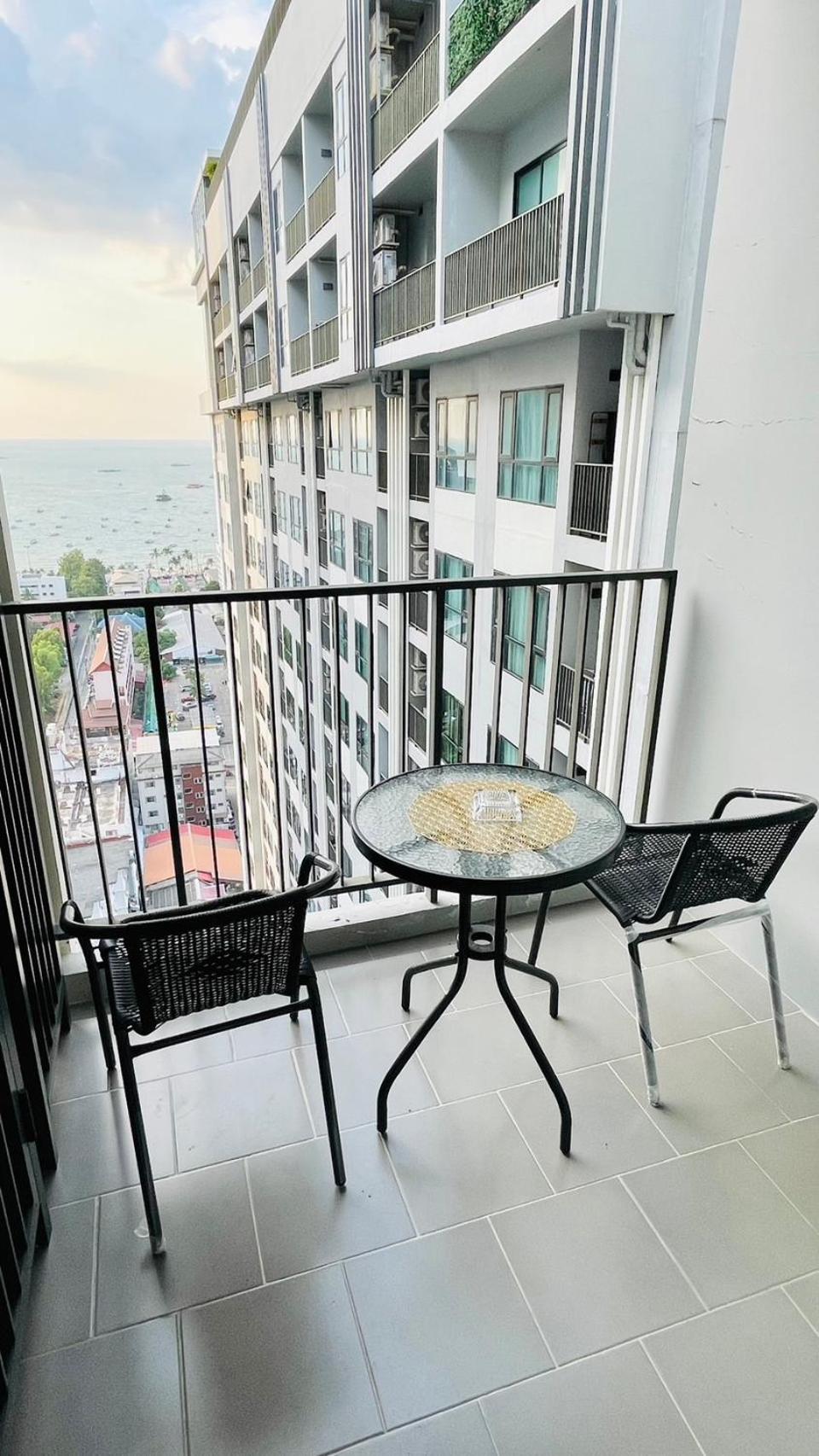 The Base Central Pattaya 2 Bed 2 Bath By Numam Exterior photo